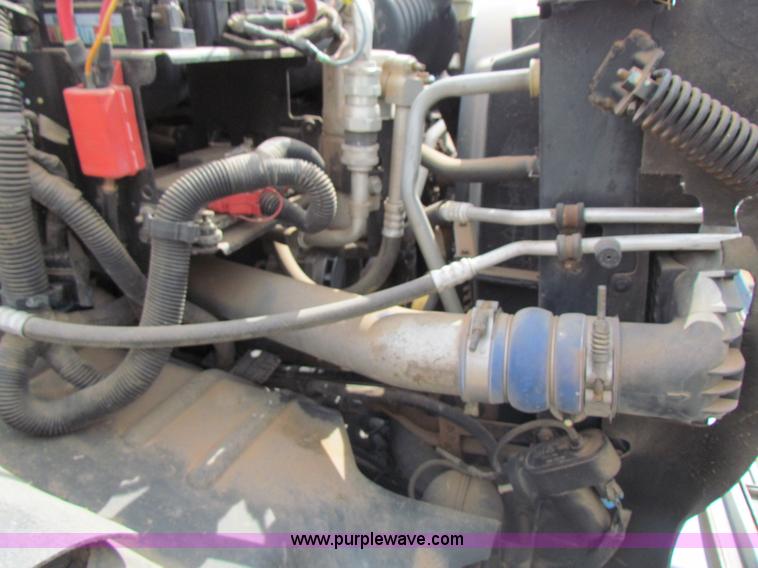 image for item H2211 2004 GMC C6500 grain truck