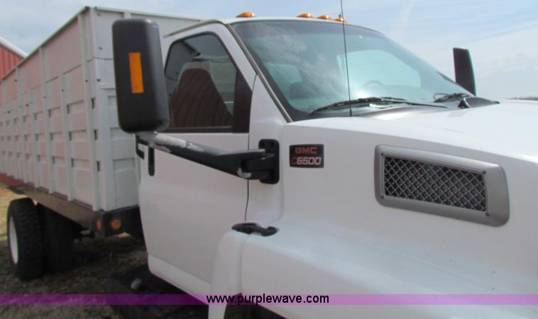 image for item H2211 2004 GMC C6500 grain truck