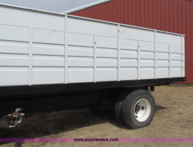 image for item H2211 2004 GMC C6500 grain truck