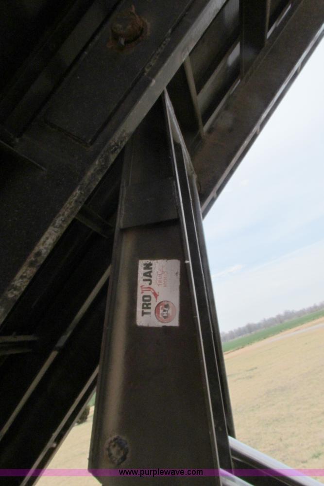 image for item H2211 2004 GMC C6500 grain truck