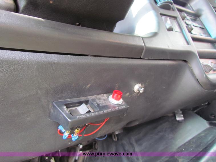 image for item H2211 2004 GMC C6500 grain truck