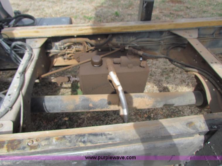 image for item H2211 2004 GMC C6500 grain truck