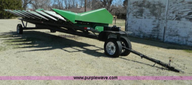 image for item H2492 John Deere 843 corn head