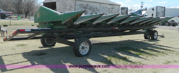 image for item H2492 John Deere 843 corn head