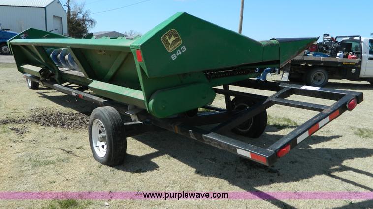 image for item H2492 John Deere 843 corn head