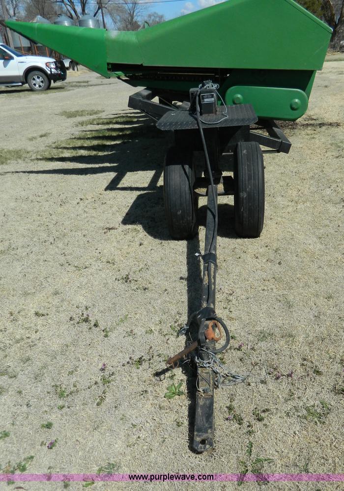 image for item H2492 John Deere 843 corn head