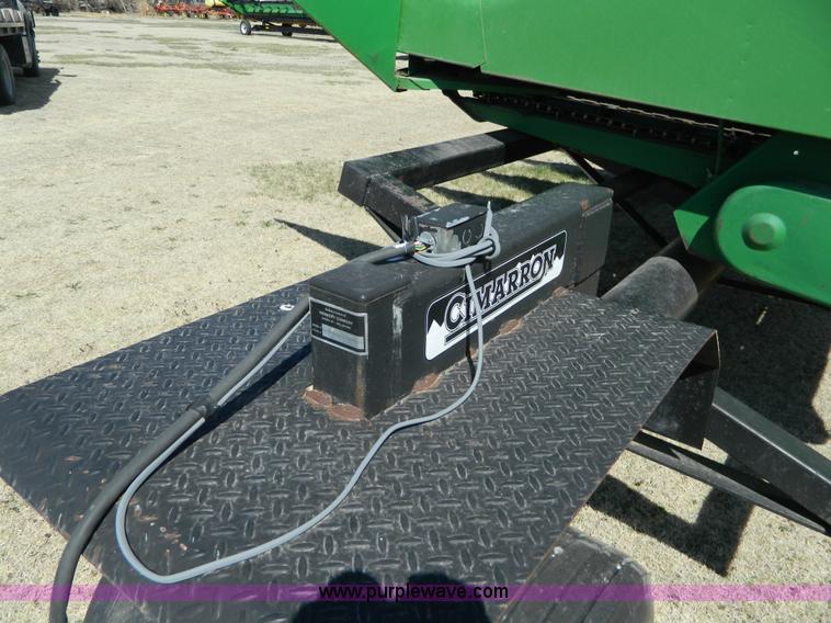 image for item H2492 John Deere 843 corn head