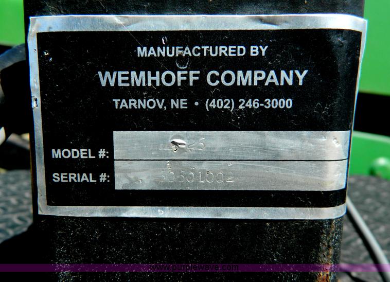 image for item H2492 John Deere 843 corn head