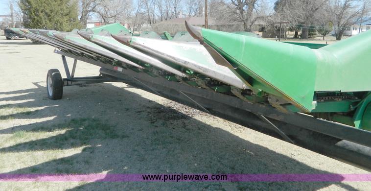 image for item H2492 John Deere 843 corn head