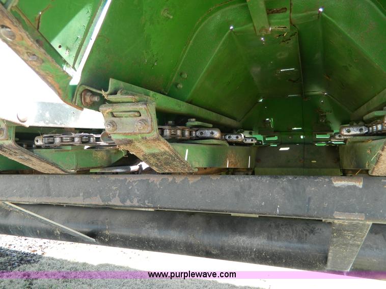 image for item H2492 John Deere 843 corn head