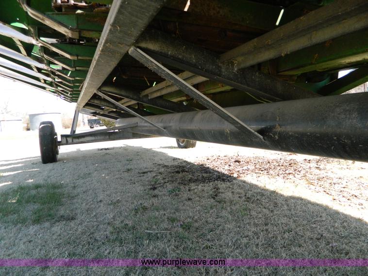 image for item H2492 John Deere 843 corn head