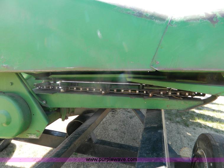 image for item H2492 John Deere 843 corn head