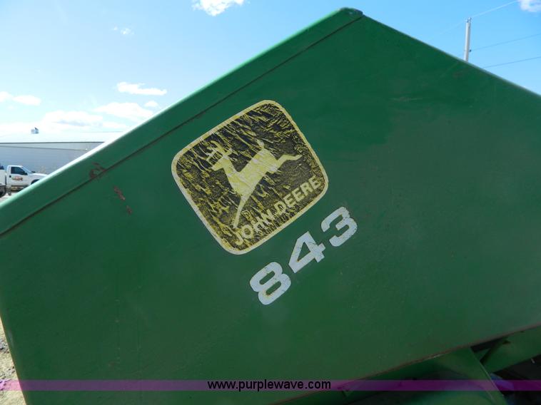 image for item H2492 John Deere 843 corn head