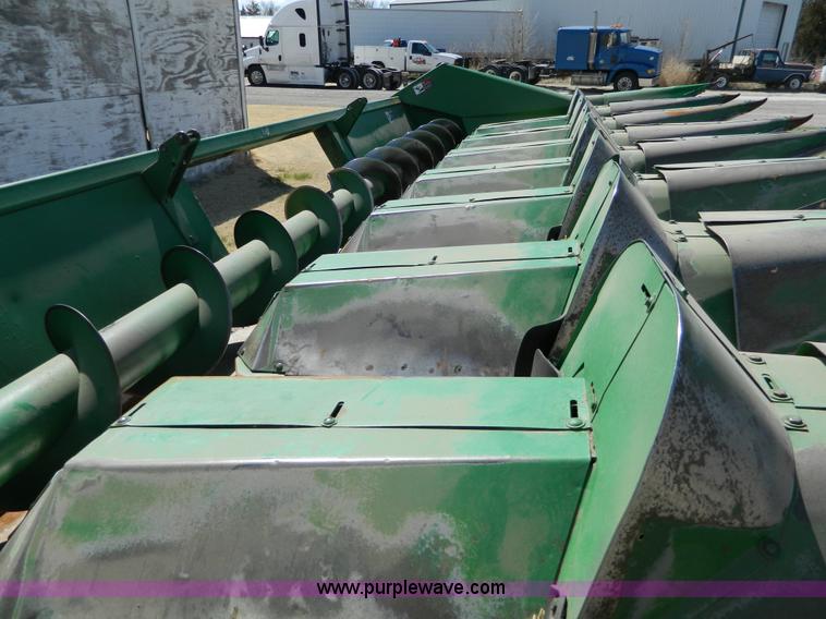 image for item H2492 John Deere 843 corn head