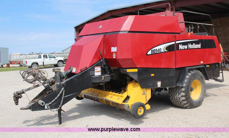 image for item H2594 2004 New Holland BB940A large square baler