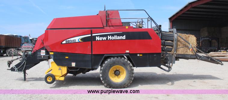 image for item H2594 2004 New Holland BB940A large square baler