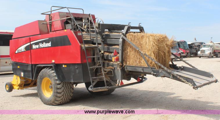 image for item H2594 2004 New Holland BB940A large square baler