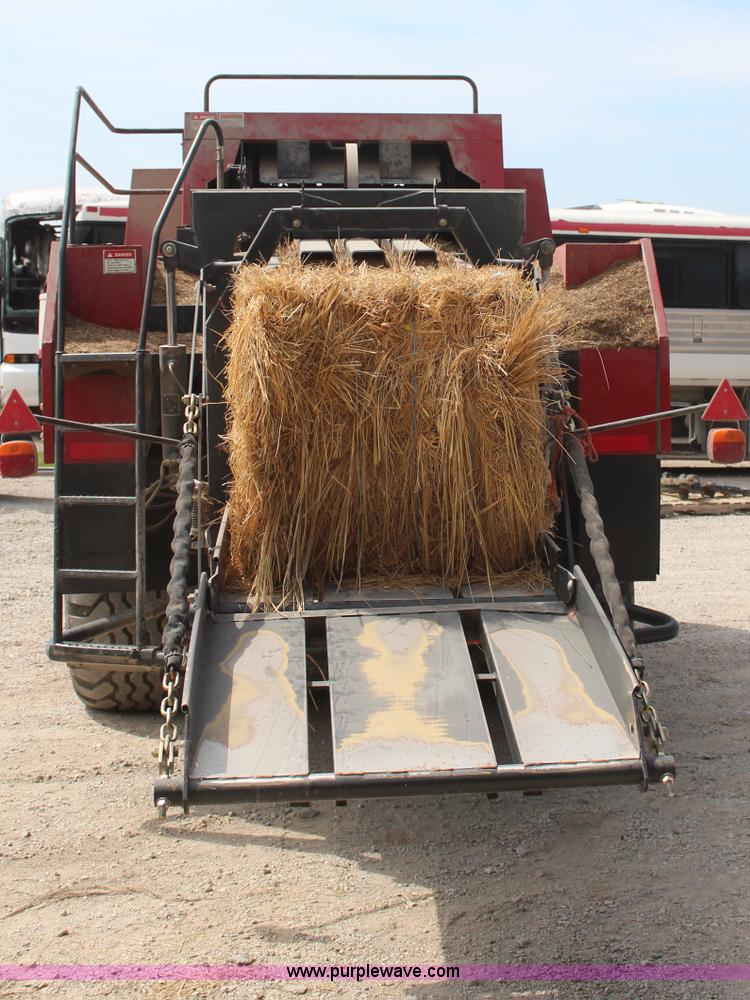 image for item H2594 2004 New Holland BB940A large square baler