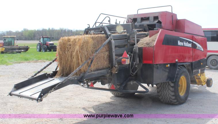 image for item H2594 2004 New Holland BB940A large square baler