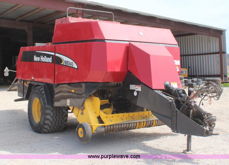 image for item H2594 2004 New Holland BB940A large square baler