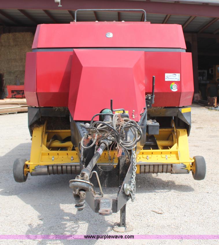 image for item H2594 2004 New Holland BB940A large square baler
