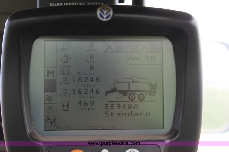 image for item H2594 2004 New Holland BB940A large square baler