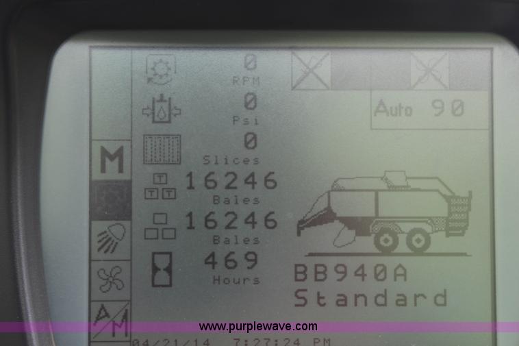 image for item H2594 2004 New Holland BB940A large square baler
