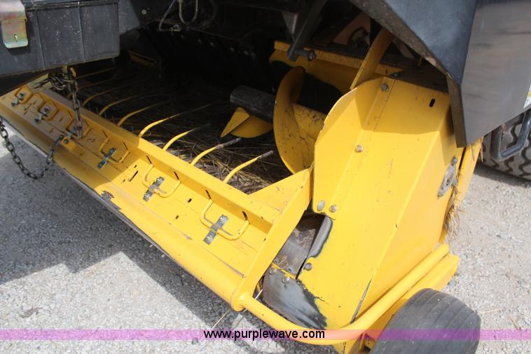 image for item H2594 2004 New Holland BB940A large square baler
