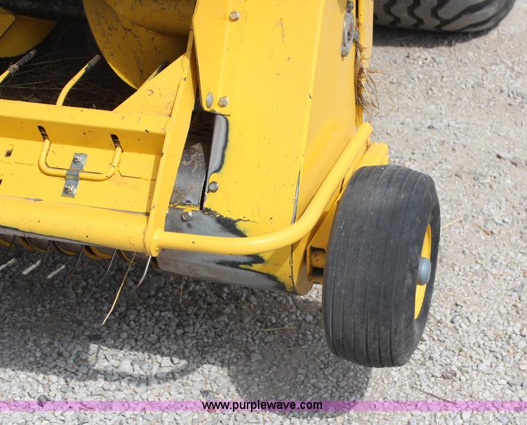 image for item H2594 2004 New Holland BB940A large square baler