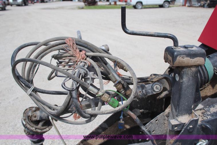 image for item H2594 2004 New Holland BB940A large square baler