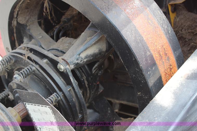 image for item H2594 2004 New Holland BB940A large square baler