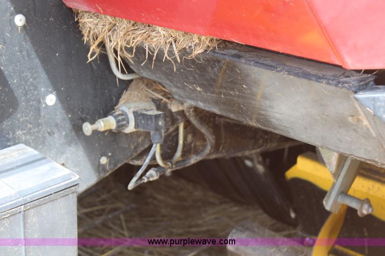 image for item H2594 2004 New Holland BB940A large square baler