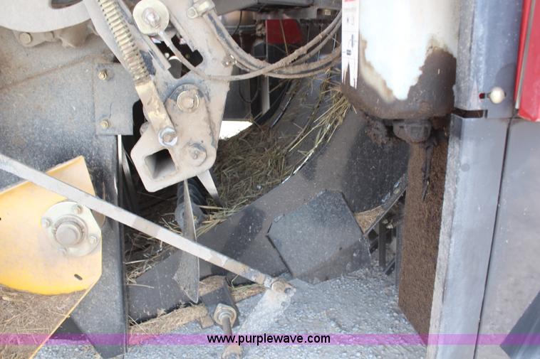 image for item H2594 2004 New Holland BB940A large square baler