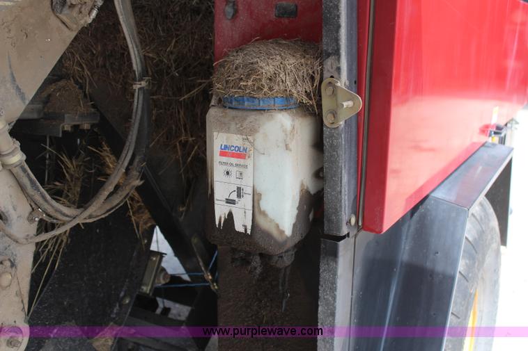 image for item H2594 2004 New Holland BB940A large square baler