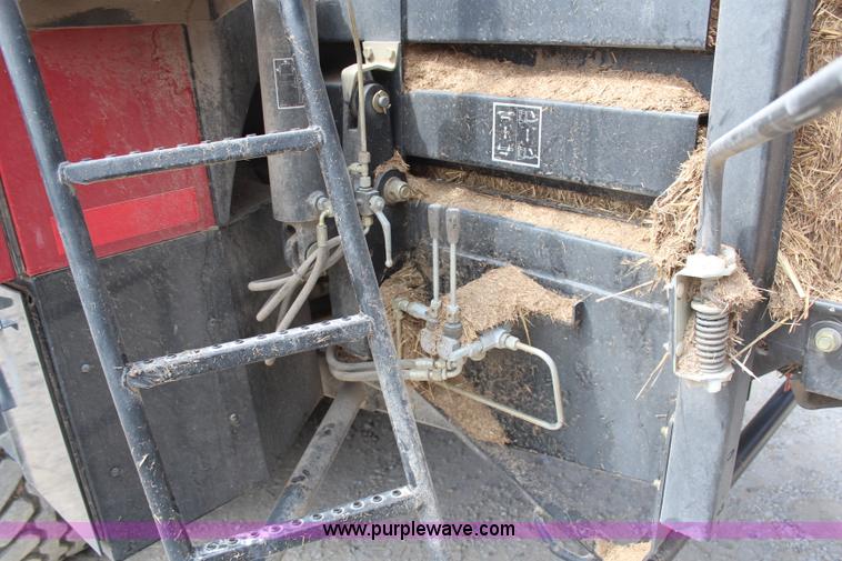 image for item H2594 2004 New Holland BB940A large square baler