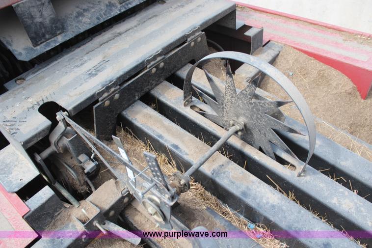 image for item H2594 2004 New Holland BB940A large square baler