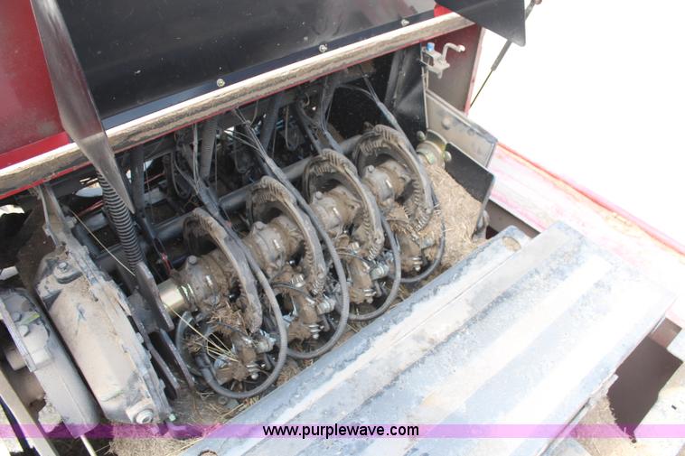 image for item H2594 2004 New Holland BB940A large square baler