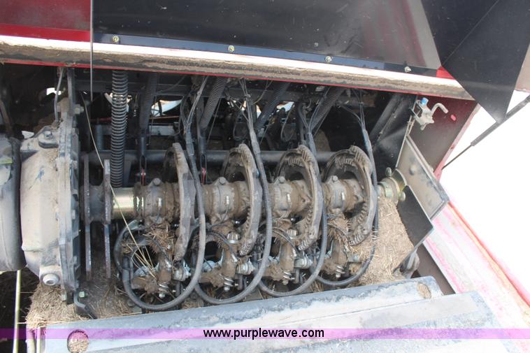 image for item H2594 2004 New Holland BB940A large square baler