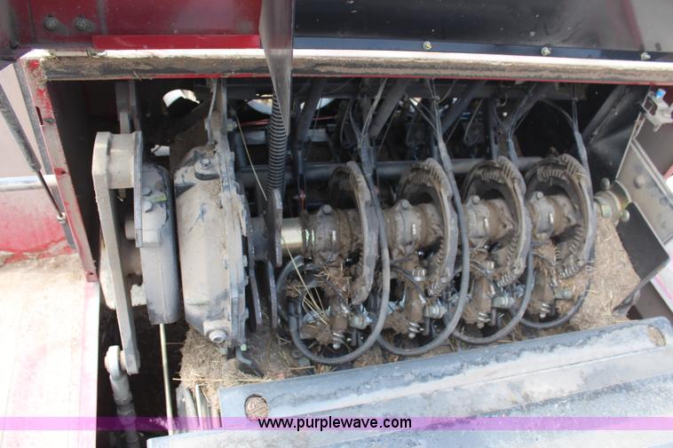 image for item H2594 2004 New Holland BB940A large square baler