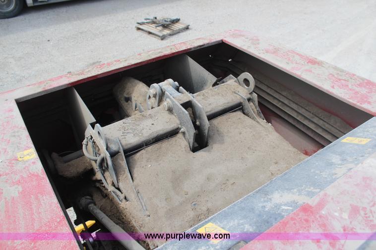 image for item H2594 2004 New Holland BB940A large square baler