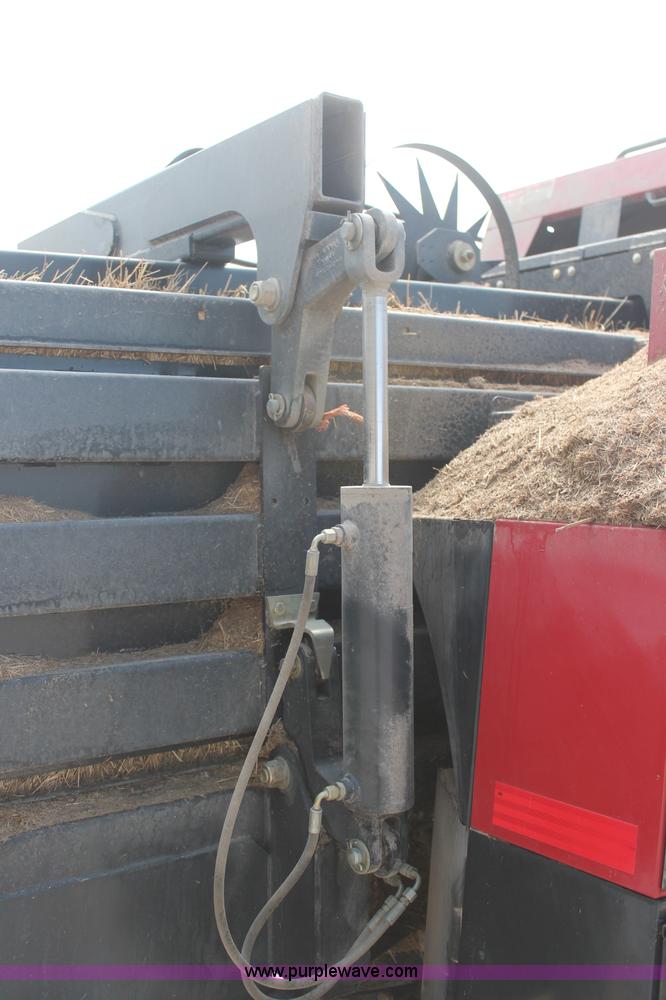 image for item H2594 2004 New Holland BB940A large square baler