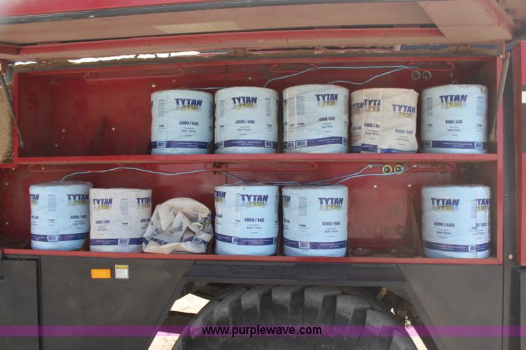 image for item H2594 2004 New Holland BB940A large square baler