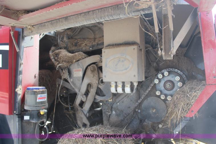 image for item H2594 2004 New Holland BB940A large square baler