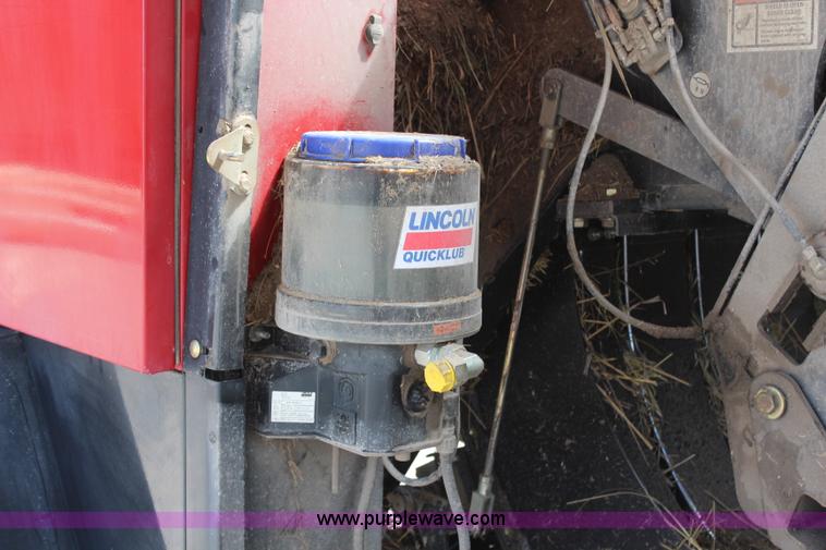 image for item H2594 2004 New Holland BB940A large square baler