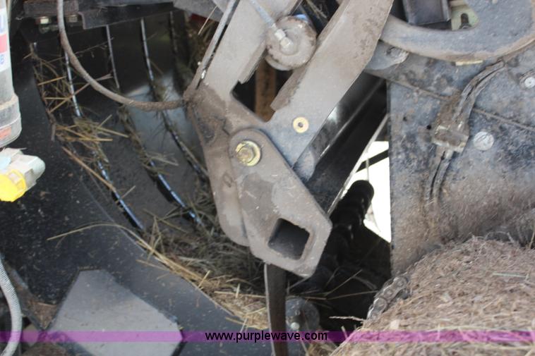 image for item H2594 2004 New Holland BB940A large square baler