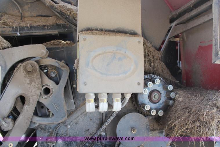 image for item H2594 2004 New Holland BB940A large square baler