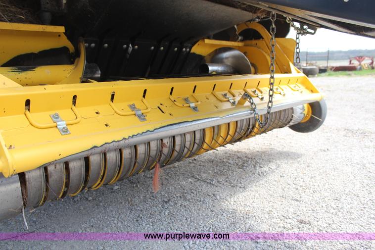 image for item H2594 2004 New Holland BB940A large square baler