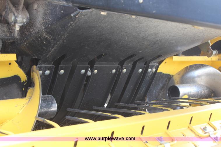 image for item H2594 2004 New Holland BB940A large square baler