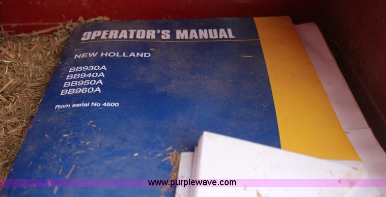 image for item H2594 2004 New Holland BB940A large square baler