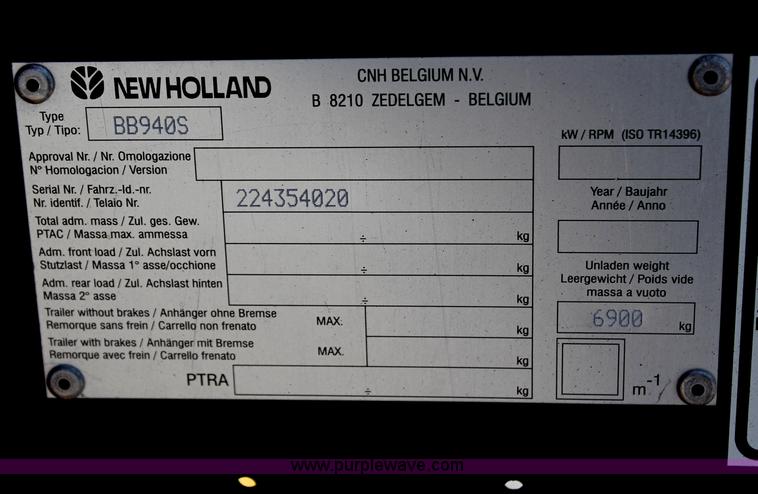 image for item H2594 2004 New Holland BB940A large square baler